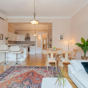 View To The Roofs Luxury With 2 Bedrooms Apartamento Budapest